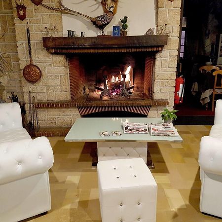 Logis Hotel Saint-Hubert クル・シュヴェルニ エクステリア 写真