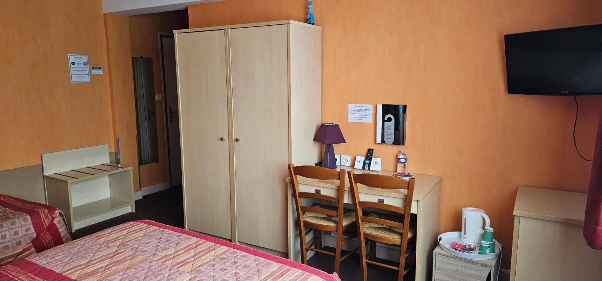 Logis Hotel Saint-Hubert クル・シュヴェルニ エクステリア 写真