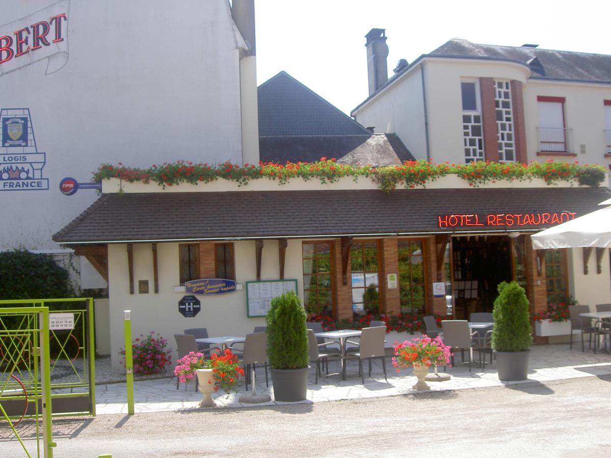 Logis Hotel Saint-Hubert クル・シュヴェルニ エクステリア 写真
