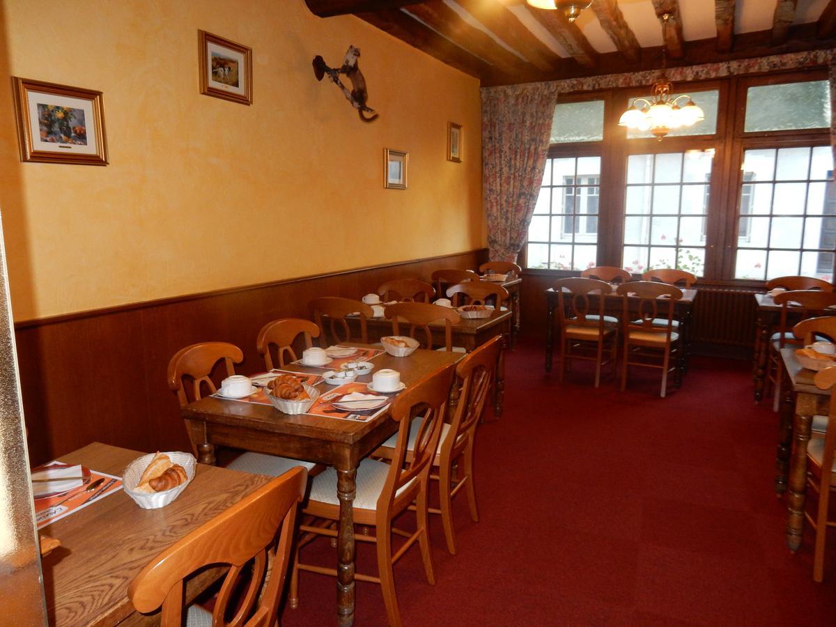 Logis Hotel Saint-Hubert クル・シュヴェルニ エクステリア 写真