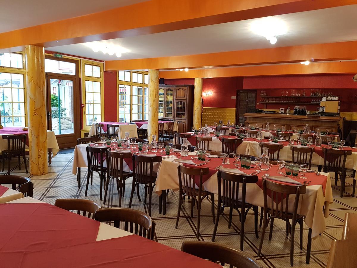 Logis Hotel Saint-Hubert クル・シュヴェルニ エクステリア 写真