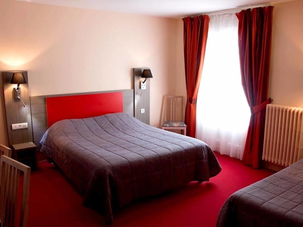 Logis Hotel Saint-Hubert クル・シュヴェルニ エクステリア 写真