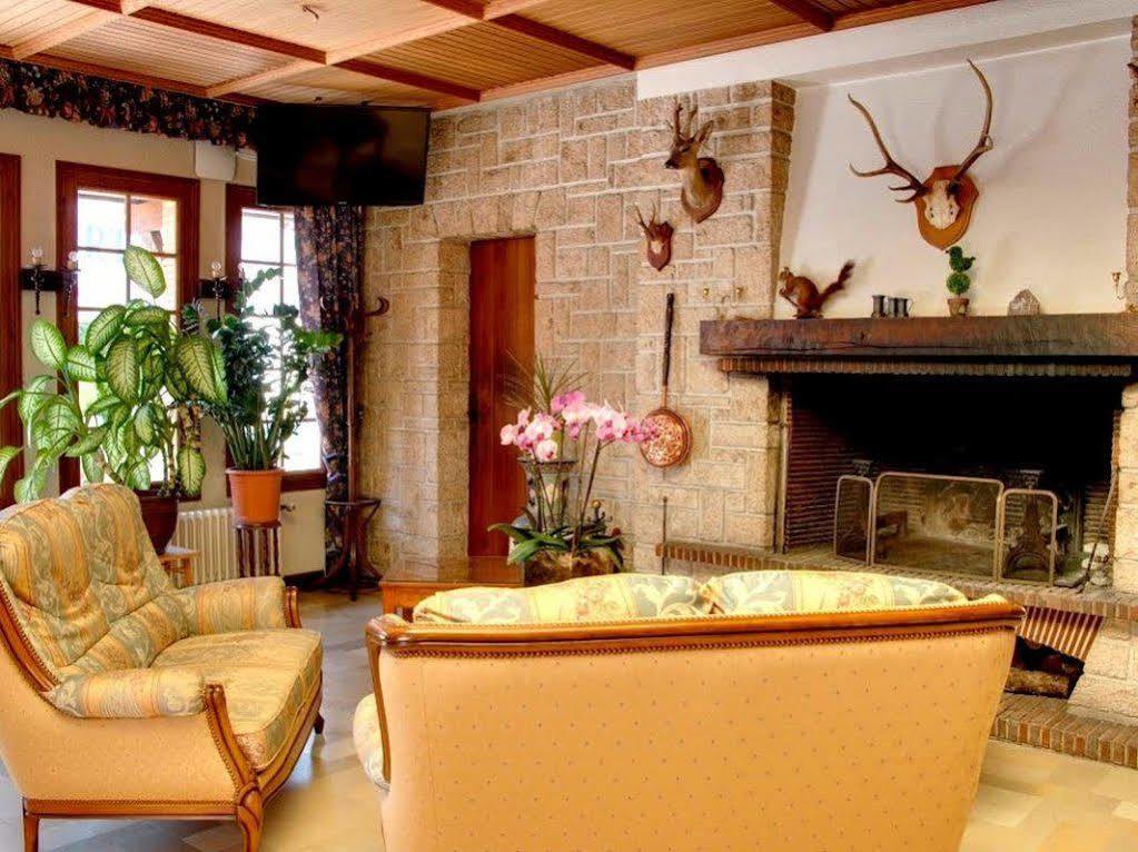 Logis Hotel Saint-Hubert クル・シュヴェルニ エクステリア 写真
