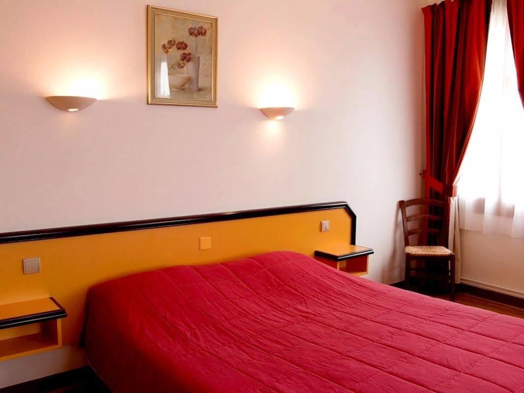 Logis Hotel Saint-Hubert クル・シュヴェルニ エクステリア 写真