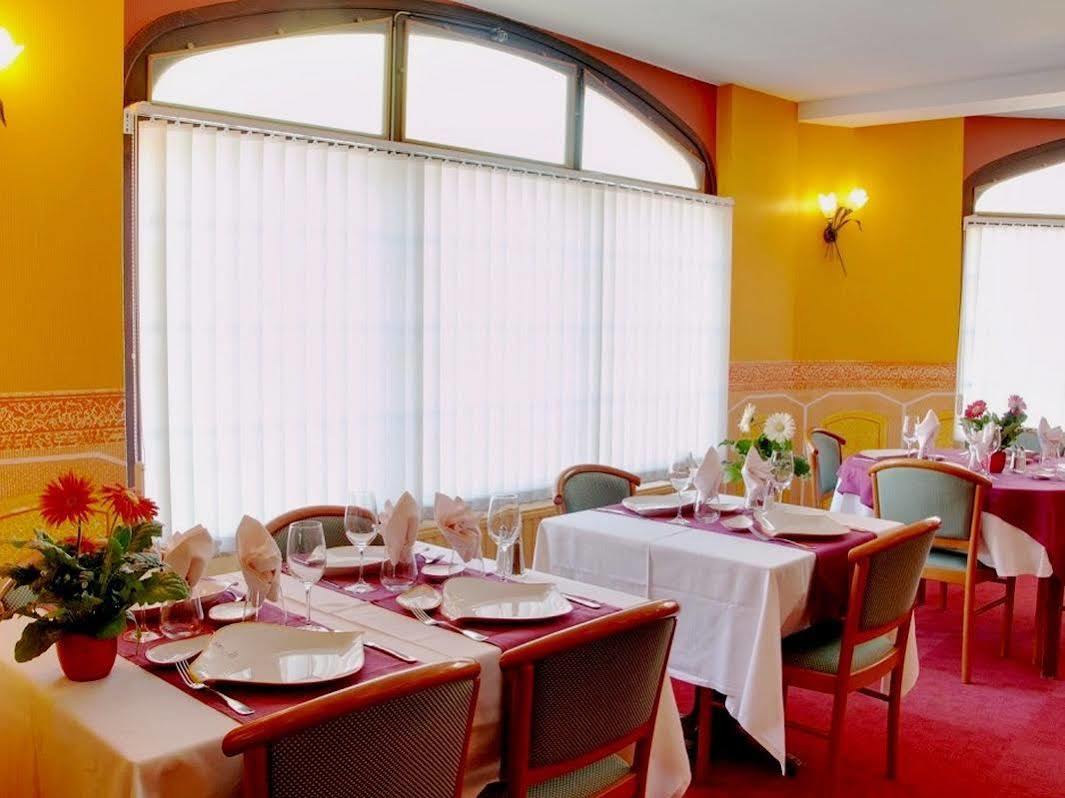 Logis Hotel Saint-Hubert クル・シュヴェルニ エクステリア 写真