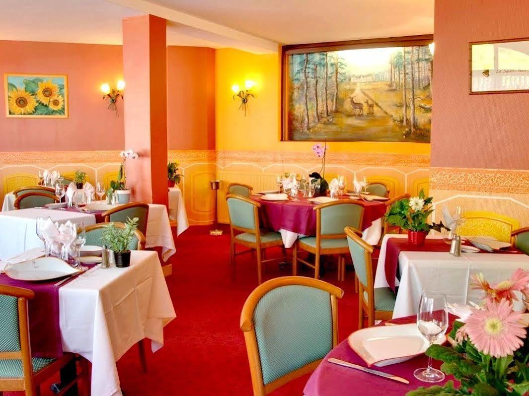 Logis Hotel Saint-Hubert クル・シュヴェルニ エクステリア 写真