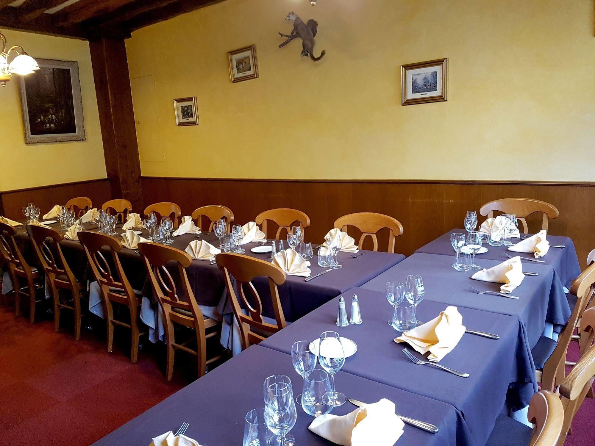 Logis Hotel Saint-Hubert クル・シュヴェルニ エクステリア 写真