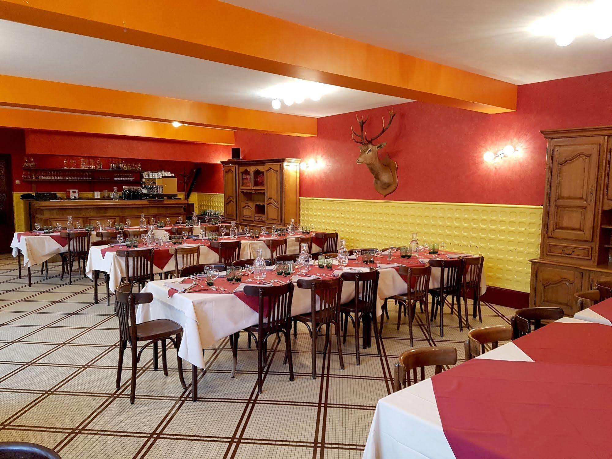 Logis Hotel Saint-Hubert クル・シュヴェルニ エクステリア 写真