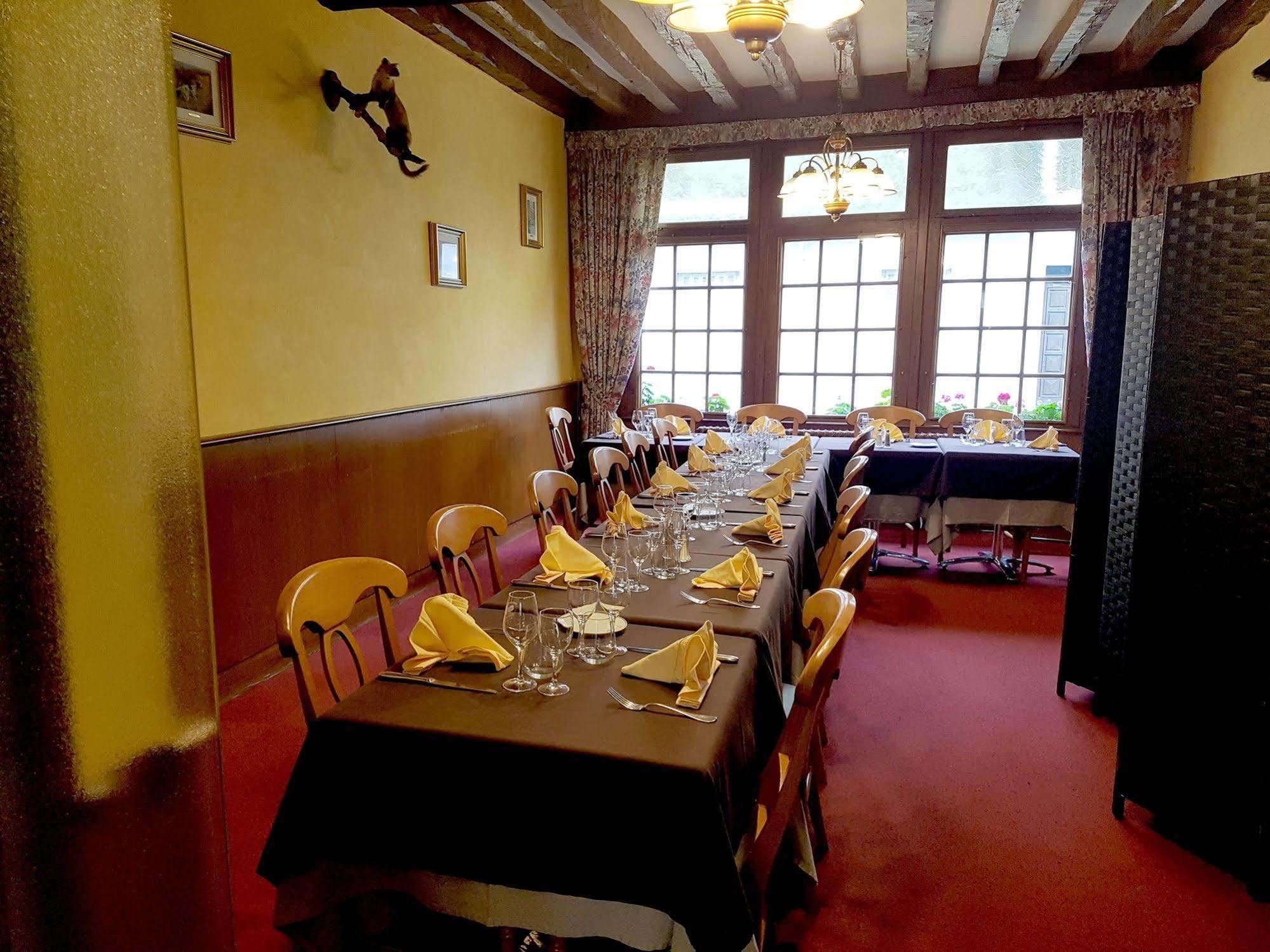 Logis Hotel Saint-Hubert クル・シュヴェルニ エクステリア 写真