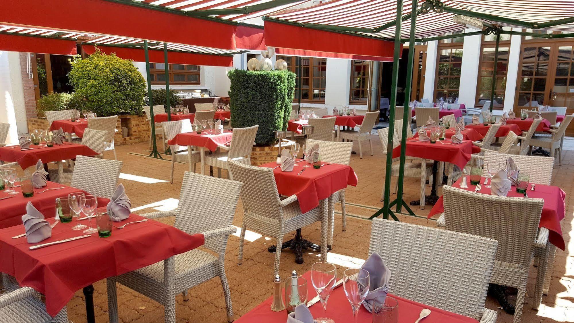 Logis Hotel Saint-Hubert クル・シュヴェルニ エクステリア 写真